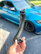Load image into Gallery viewer, DOOR PANEL HANDLES (CARBON FIBER) - E &amp; F-SERIES